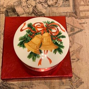 #365 Vintage jewelry box Mikasa